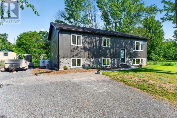 7 BROCK STREET, Rideau Lakes