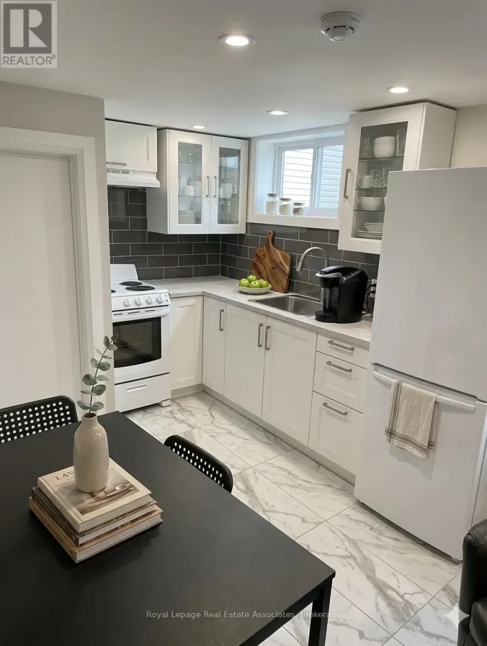 7 (BSMT) - 237 LAKESHORE ROAD E, Mississauga