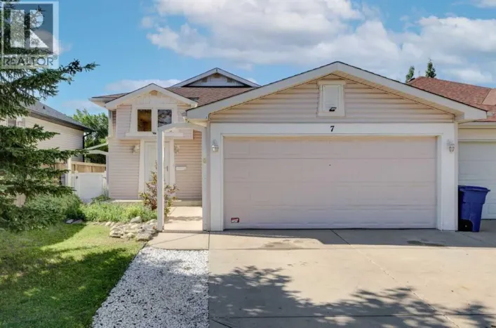 7 Canoe Close, Airdrie