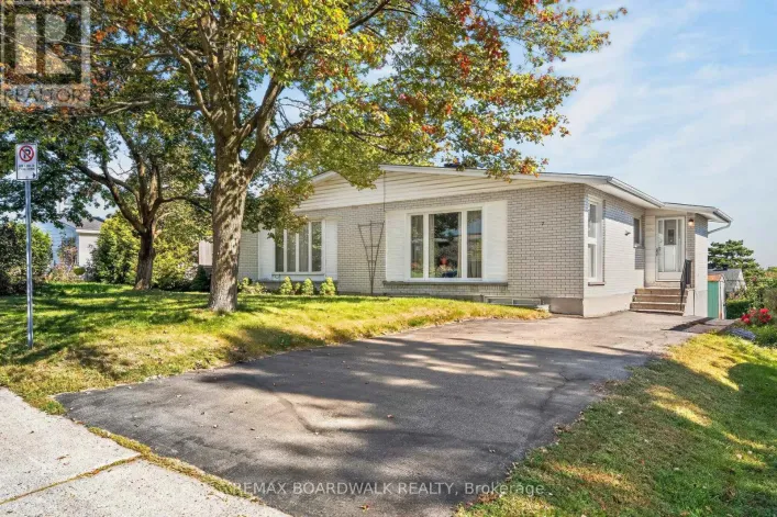 7 CHARKAY STREET, Ottawa