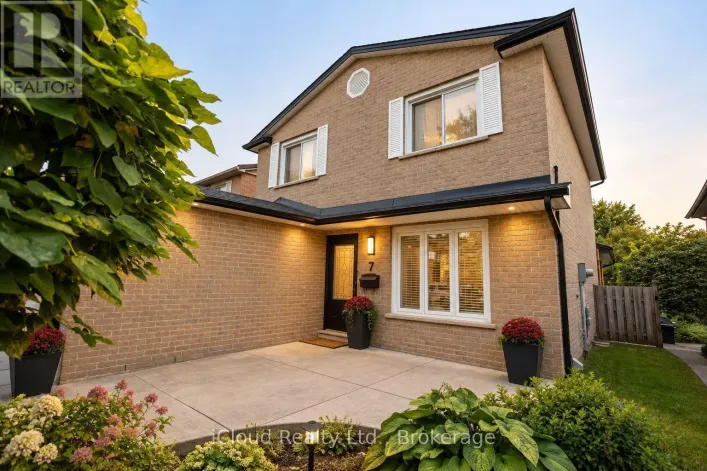 7 DRAKES DRIVE, Hamilton