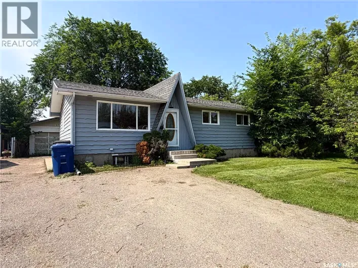 House for sale: 7 Dunfield CRESCENT, Meadow Lake