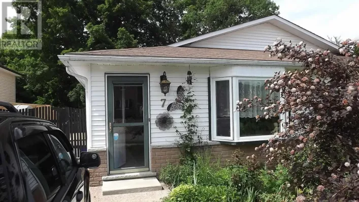 7 Feltz RD, Elliot Lake
