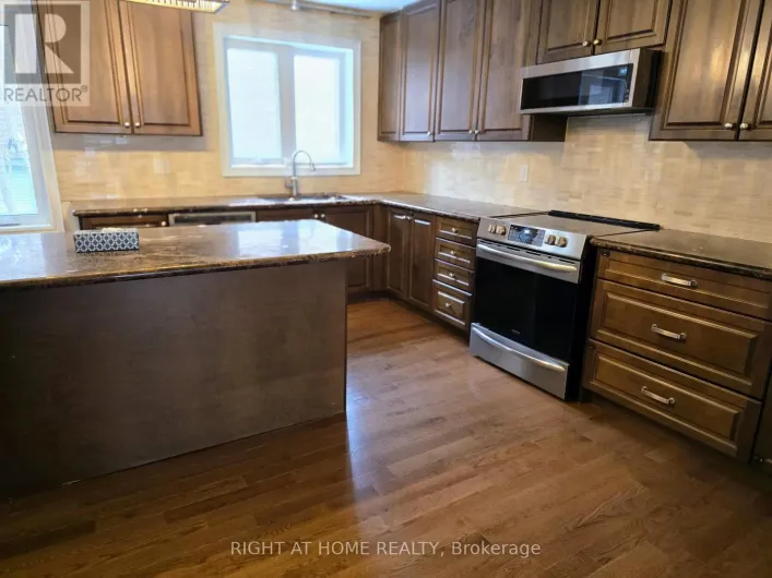 7 FOURSOME CRESCENT, Toronto