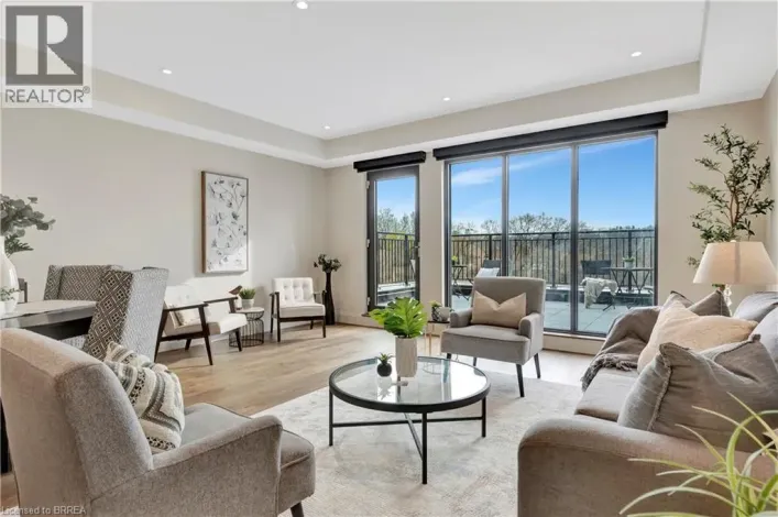 7 GRAND RIVER Street N Unit# 204, Paris