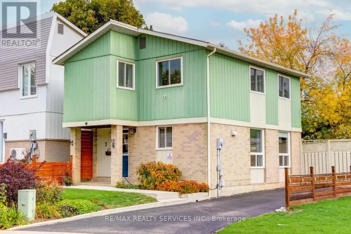 7 HAMLET COURT, Brampton