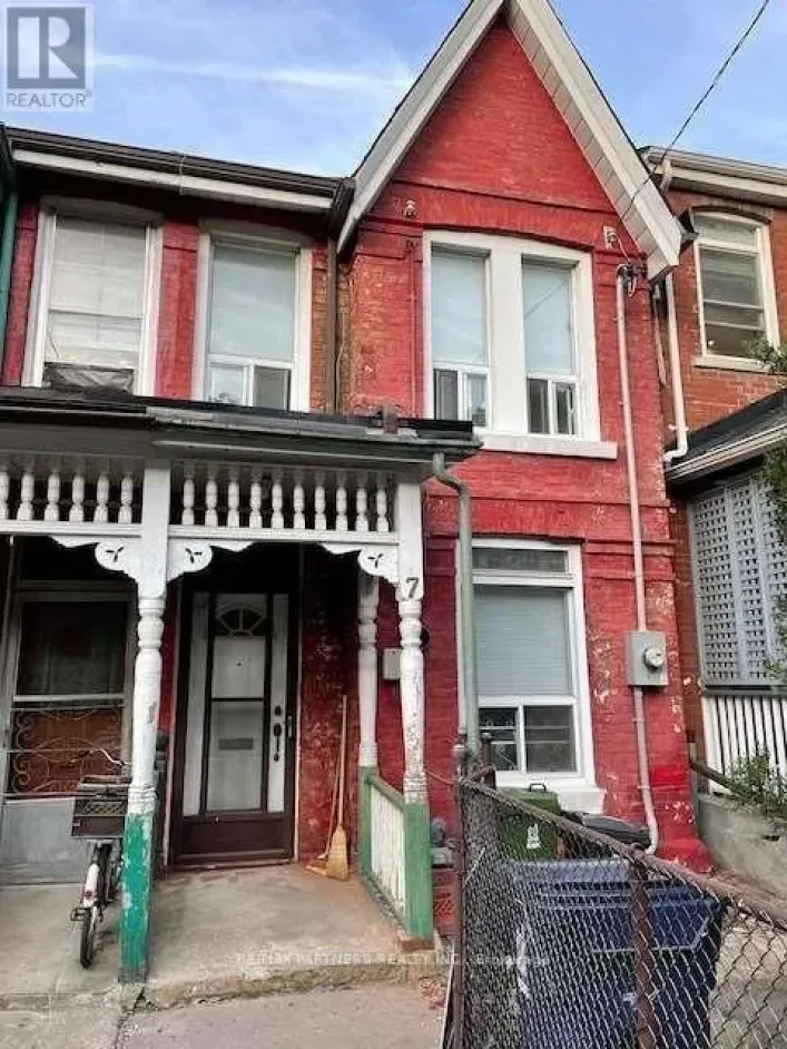 7 HENRY STREET, Toronto