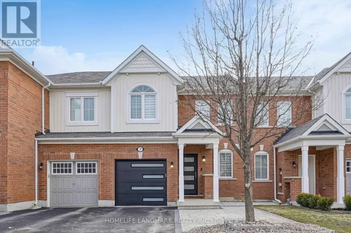 7 HUTT CRESCENT, Aurora