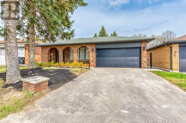 7 IVYBRIDGE DRIVE, Toronto