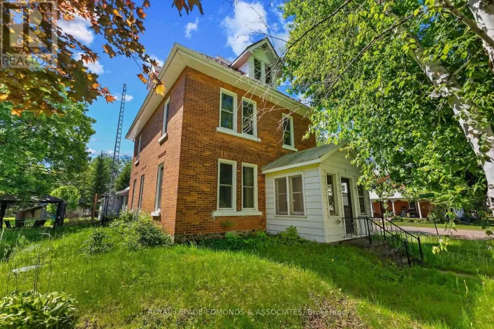 7 LITTLE STREET, Whitewater Region