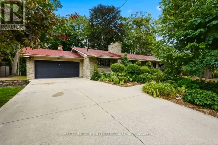 House for sale: 7 METAMORA CRESCENT, London North