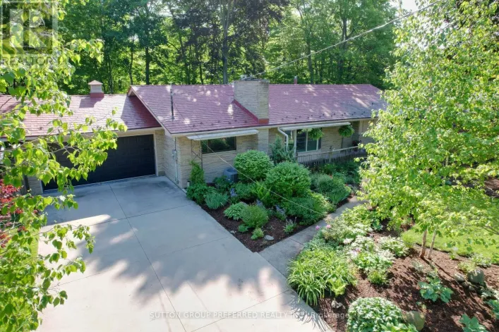 7 METAMORA CRESCENT, London North