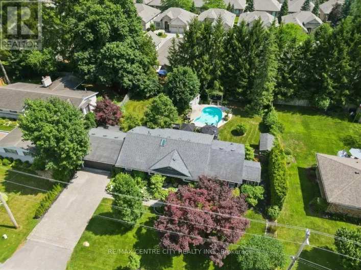 7 NORTHCREST DRIVE, London North