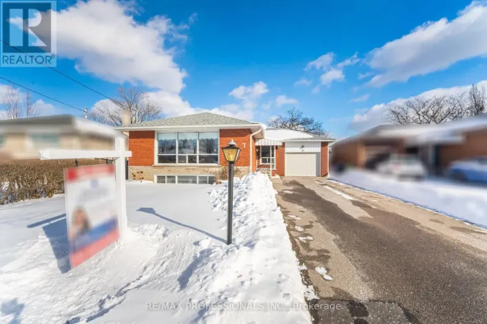 7 PETTIT DRIVE, Toronto