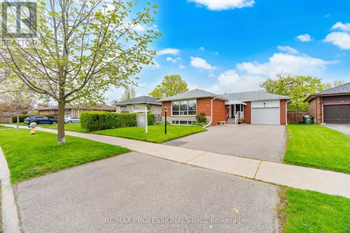 7 PETTIT DRIVE, Toronto