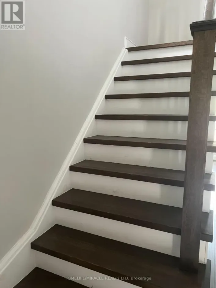 7 PIANE AVENUE, Brampton