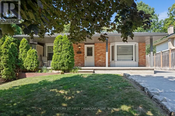 7 ROLLSCOURT GARDENS, London North