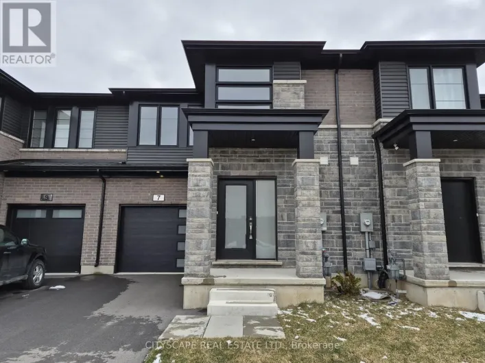 7 SAFFRON WAY, Pelham