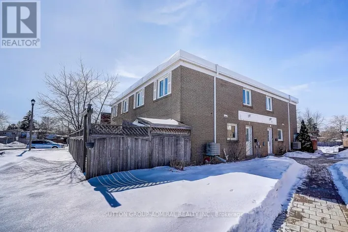 7 TOWN HOUSE CRESCENT, Brampton