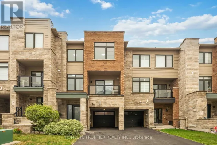 7 VANTAGE LOOP, Newmarket