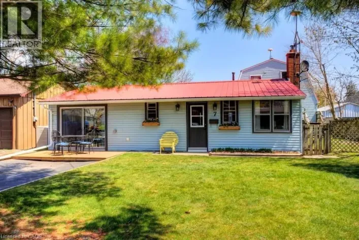 7 WILLOW Avenue, Long Point