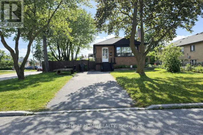 House for sale: 70 BUNNELL CRESCENT, Toronto
