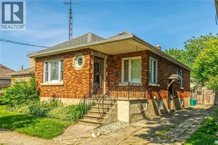 House for sale: 70 CONCORD Avenue, St. Catharines