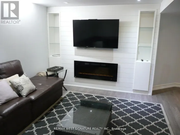 70 ROBERTSON CLOSE, Vaughan