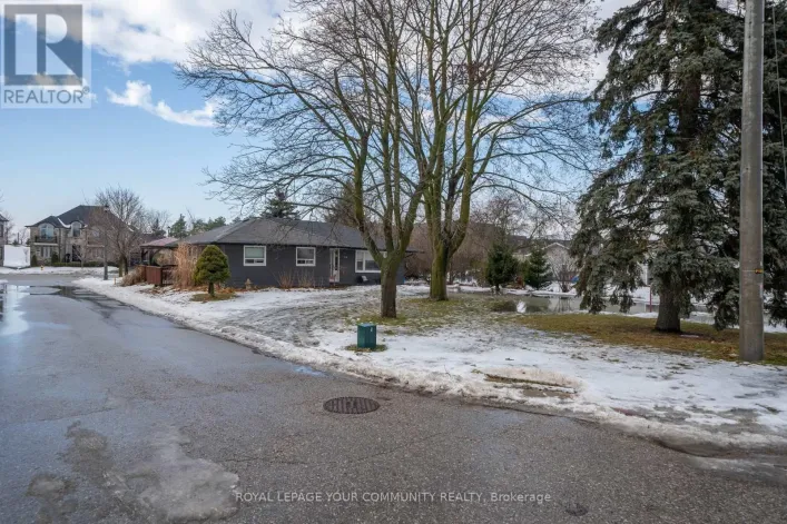 70 SIMMONS STREET, Vaughan