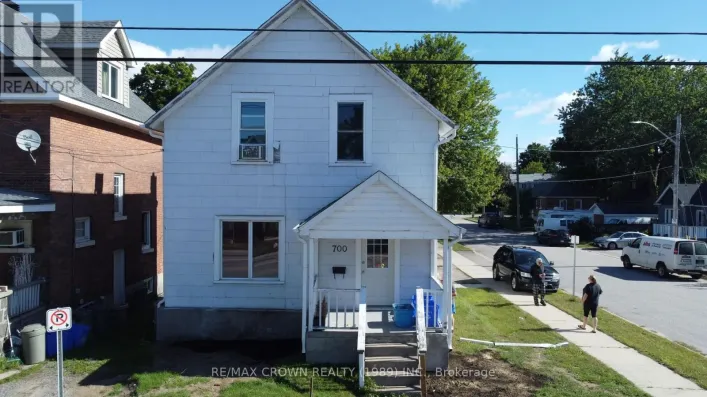 700 MAIN STREET W, North Bay
