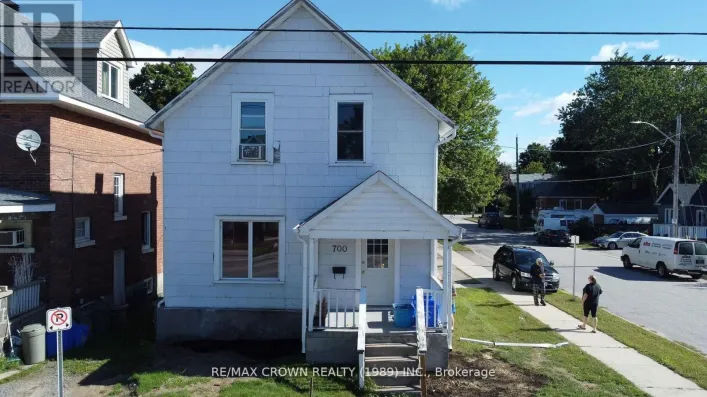 700 MAIN STREET W, North Bay