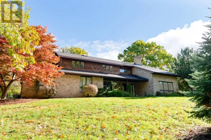 700 WESTMOUNT HILLS DRIVE, London South