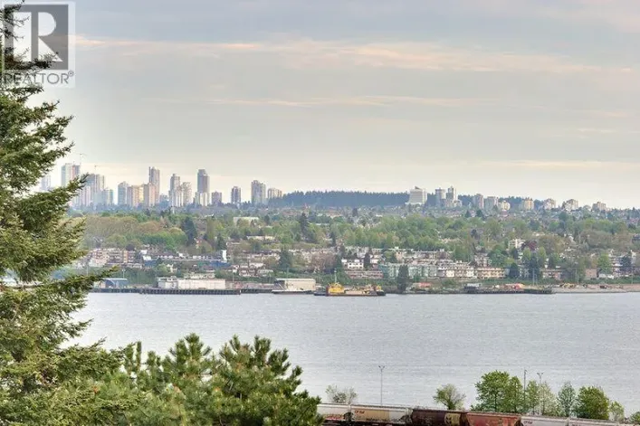 701 145 ST GEORGES AVENUE, North Vancouver