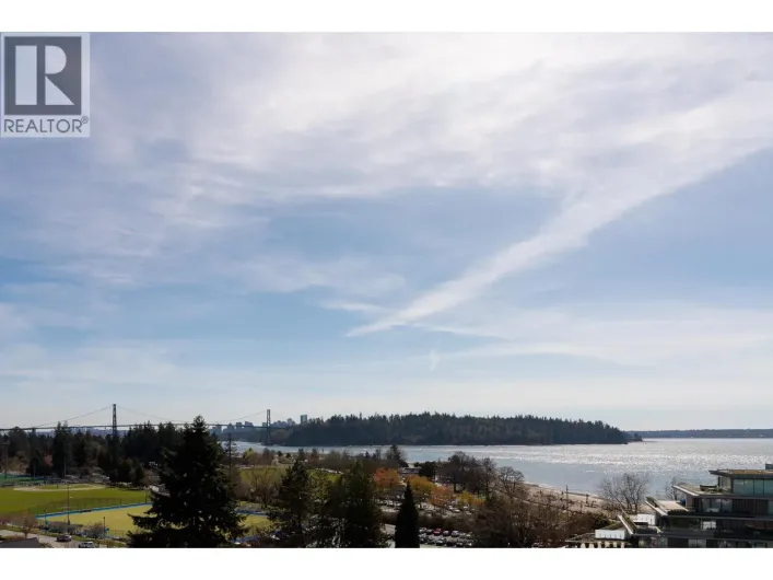 701 475 13TH STREET, West Vancouver