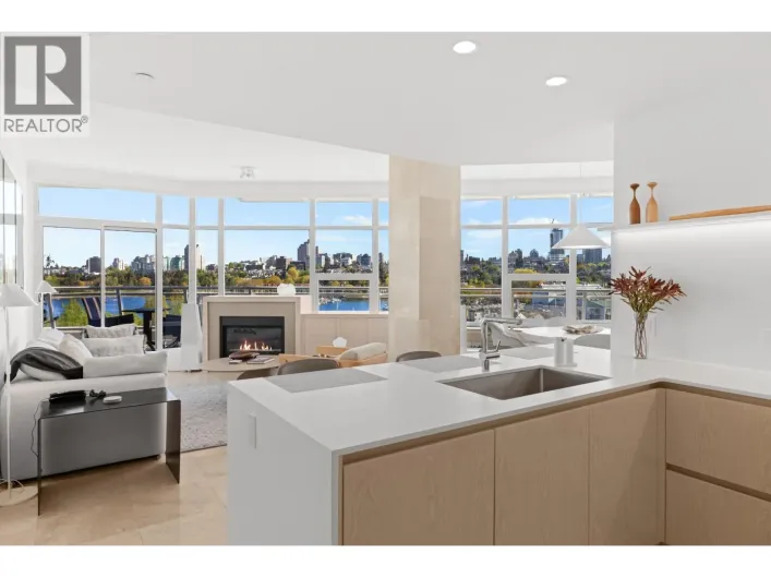 701 628 KINGHORNE MEWS, Vancouver