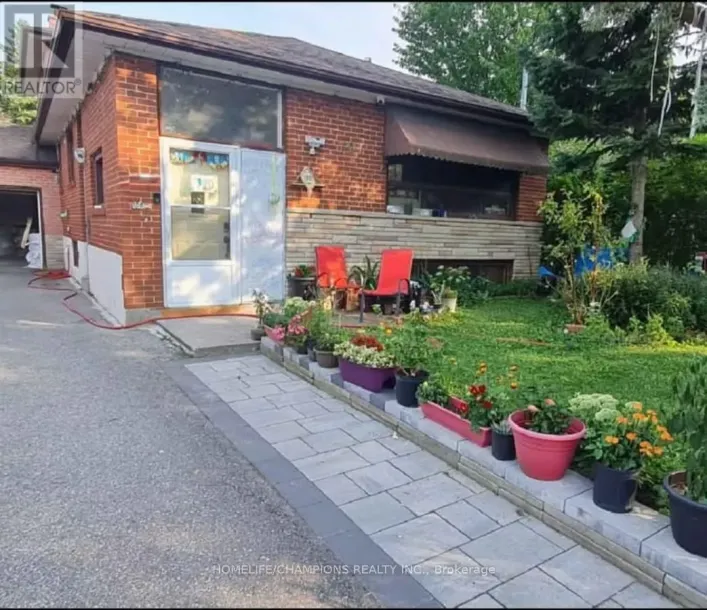701 BRIMORTON DRIVE NE, Toronto