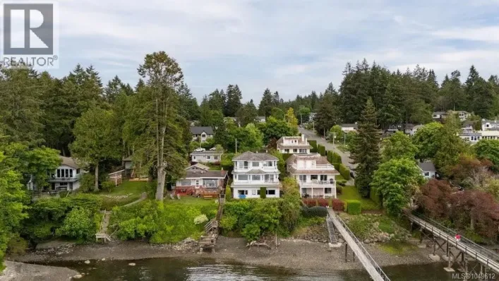 7014 Brentwood Dr, Central Saanich