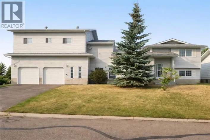702 10 Avenue, Wainwright