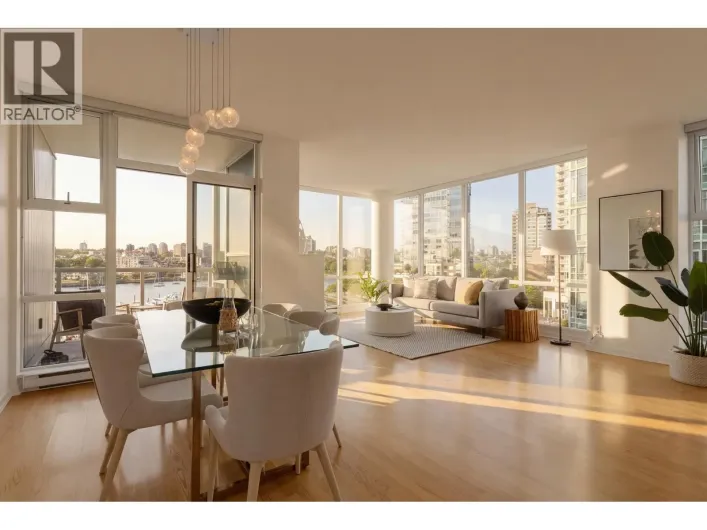 702 1099 MARINASIDE CRESCENT, Vancouver