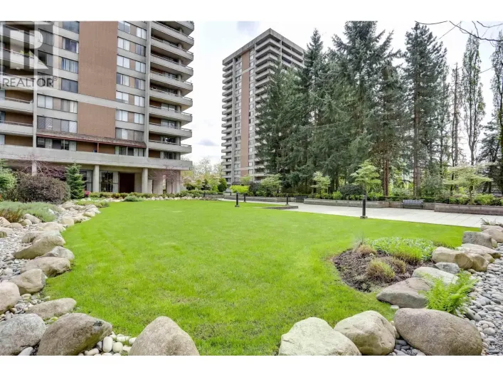 702 3771 BARTLETT COURT, Burnaby