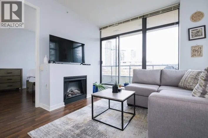 702 4250 DAWSON STREET, Burnaby