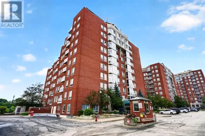 Apartment for sale: 702 - 60 OLD MILL ROAD, Oakville