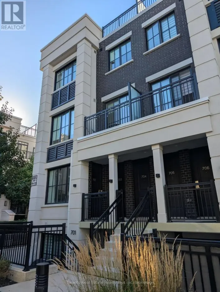 702 - 665 CRICKLEWOOD DRIVE, Mississauga