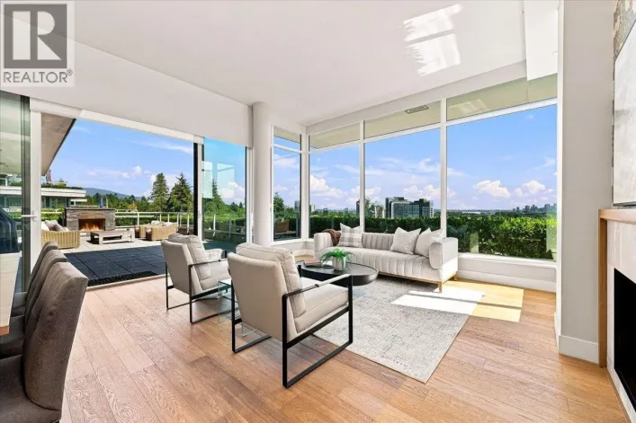 702 908 KEITH ROAD, West Vancouver