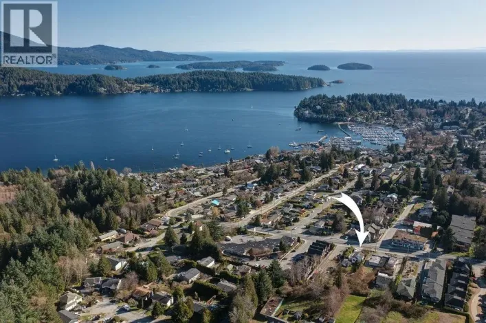 702 GIBSONS WAY, Gibsons