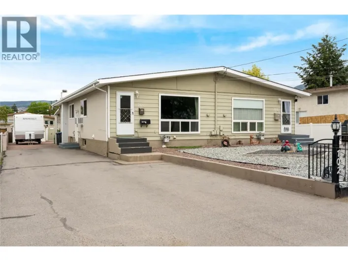 702 Hollydell Road, Kelowna