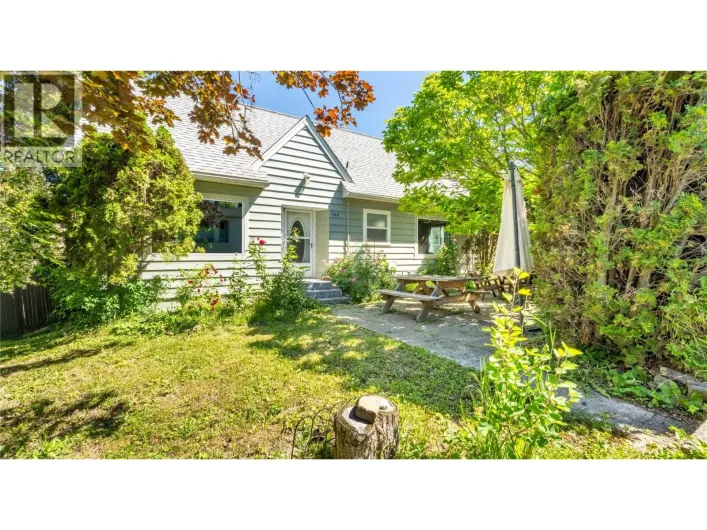 702 IBBITSON Street, Creston