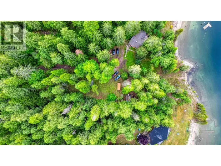 7022 Highway 3A, Balfour