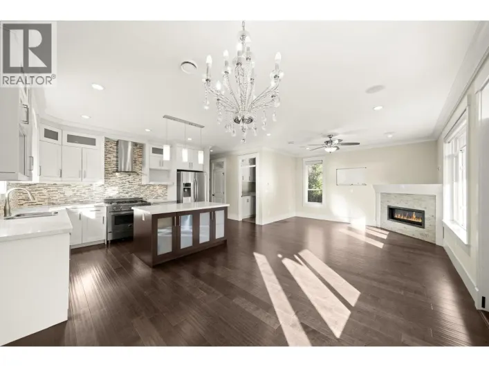 7028 BROADWAY, Burnaby