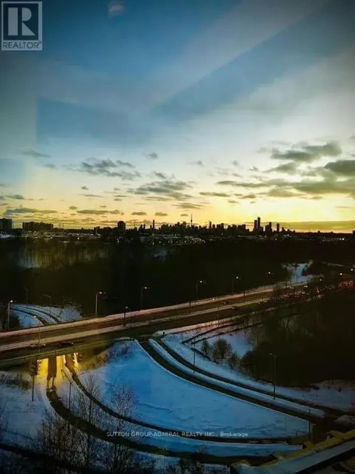 703 - 1 QUARRINGTON LANE, Toronto